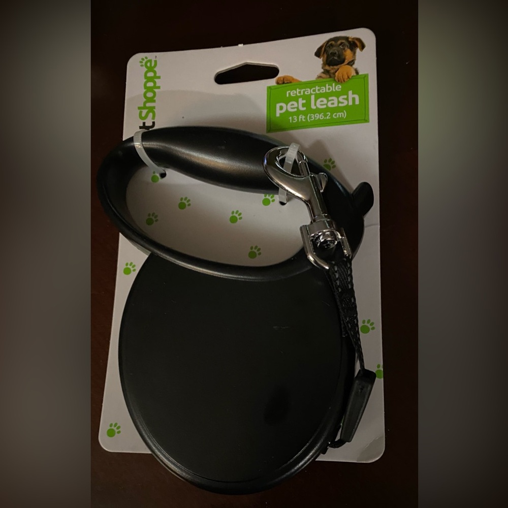 NWT Black Retractable Pet Leash with Button Stop/Lock